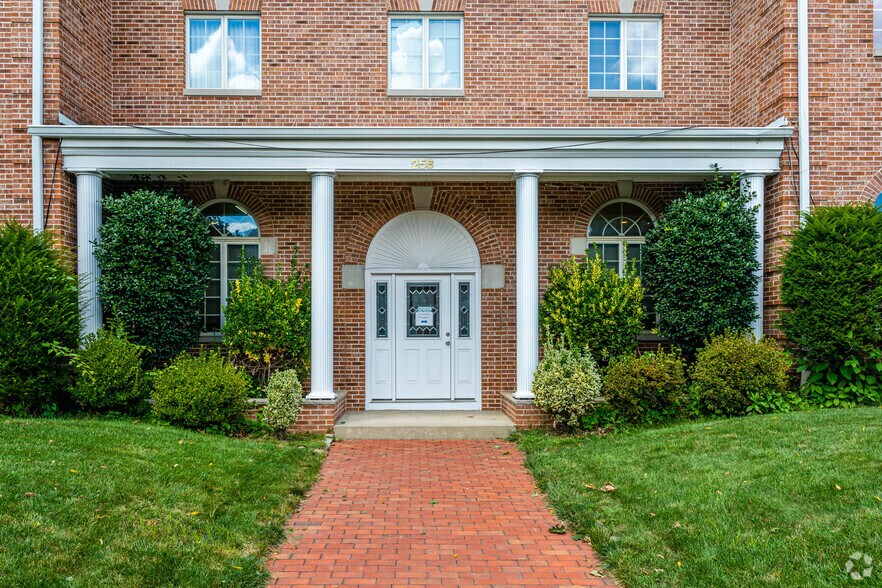 More Photos Of 256 Broad St, Bloomfield Medical For Lease