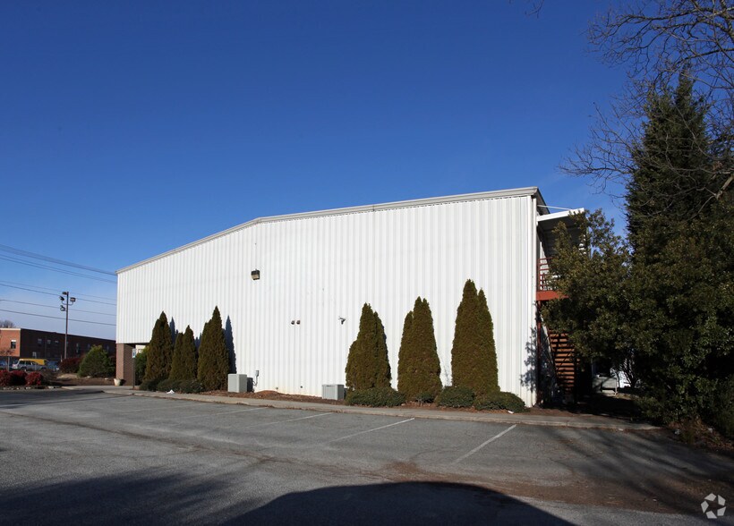 More Photos Of 125 E Bodenhamer St, Kernersville Warehouse For Sale
