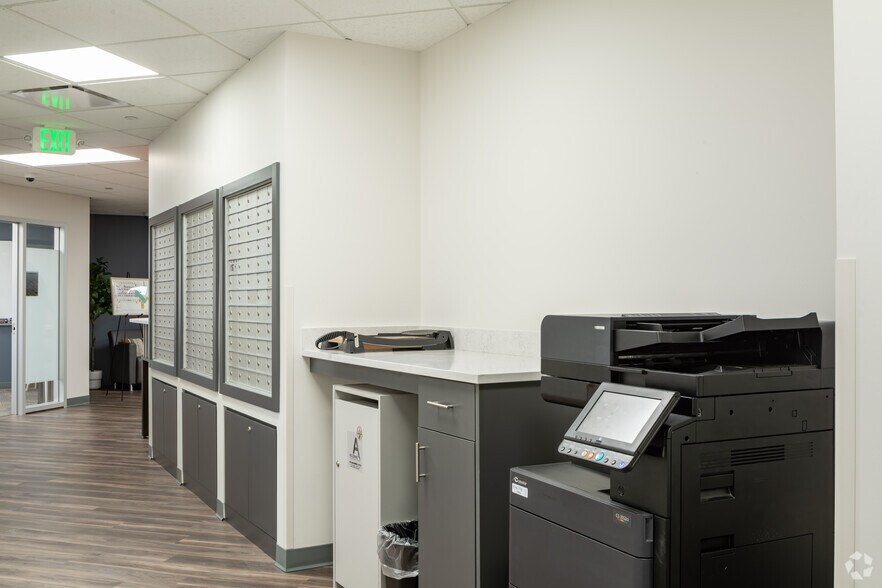 More Photos Of 801 W Big Beaver Rd, Troy Coworking Space