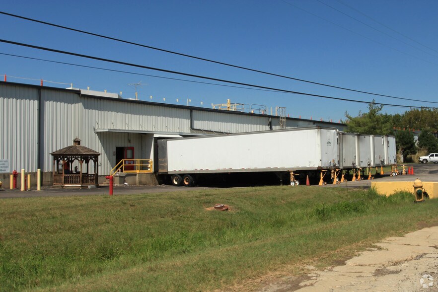 More Photos Of 4400 Progress Blvd, Louisville Warehouse For Sale