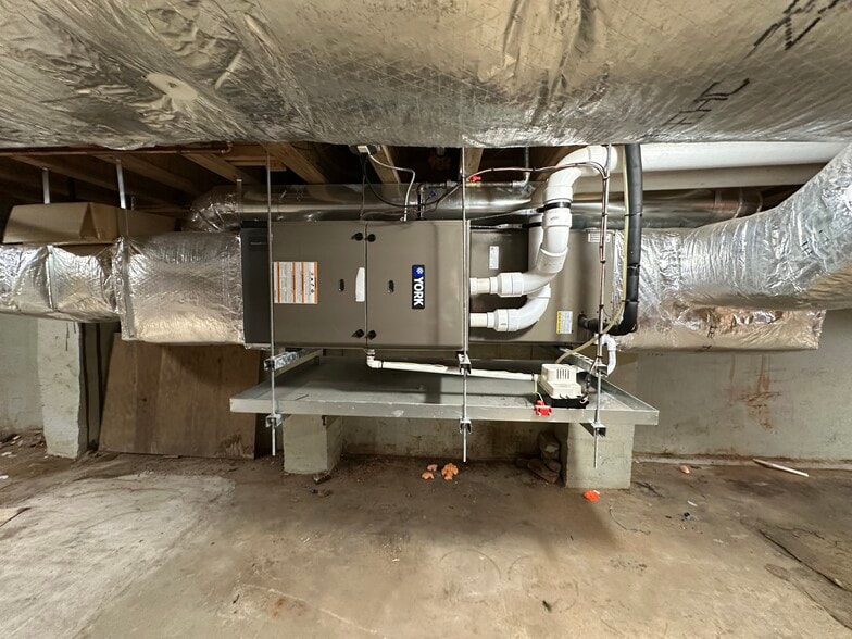 More Photos Of 166 Monmouth St, Red Bank Storefront Retail Residential For Lease