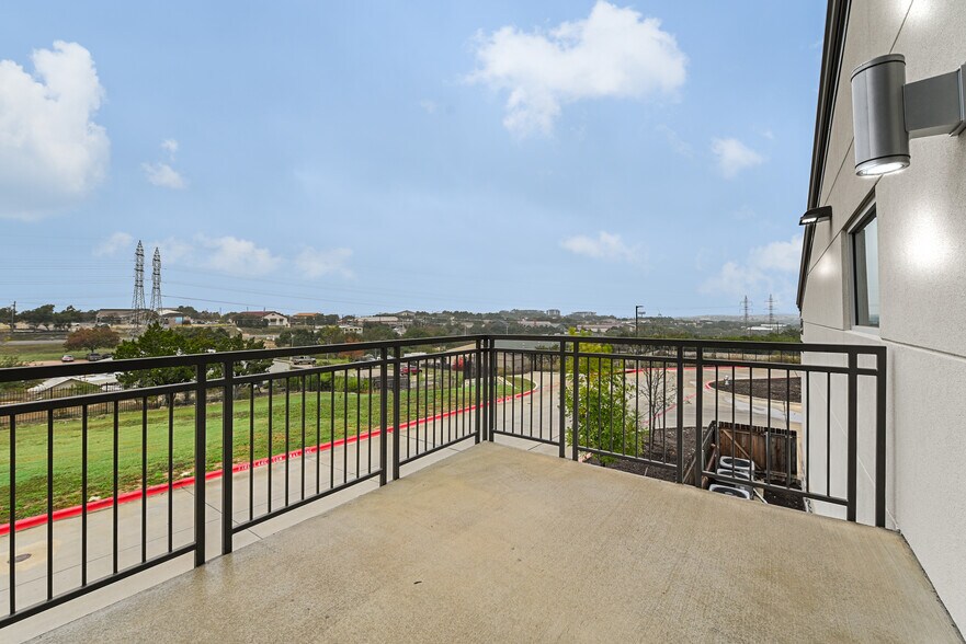 More Photos Of 1009 N Ranch 620 Rd, Lakeway Warehouse For Sale