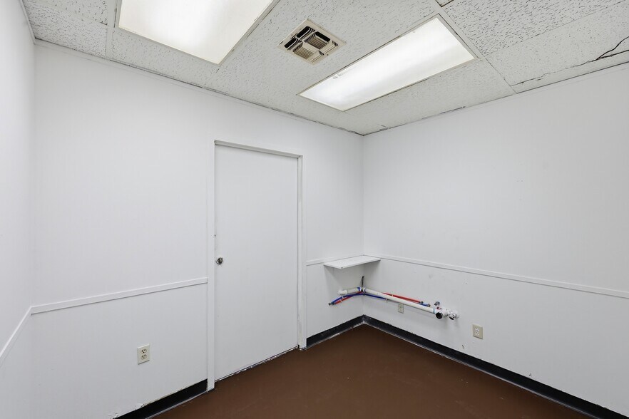 More Photos Of 4795 Mcwillie Dr, Jackson Office For Sale