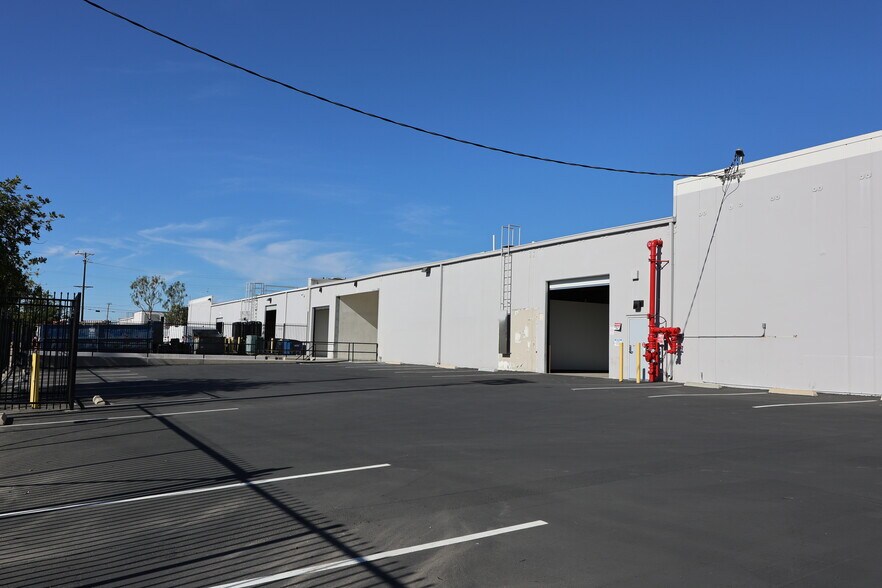 More Photos Of 7101 Case Ave, North Hollywood Warehouse For Lease