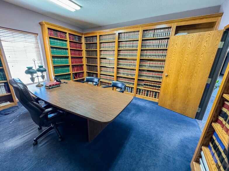 More Photos Of 401 Foxwood Dr, Raymore Medical For Sale