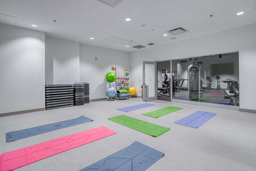 More Photos Of 233 Kennedy St, Winnipeg Apartments For Lease