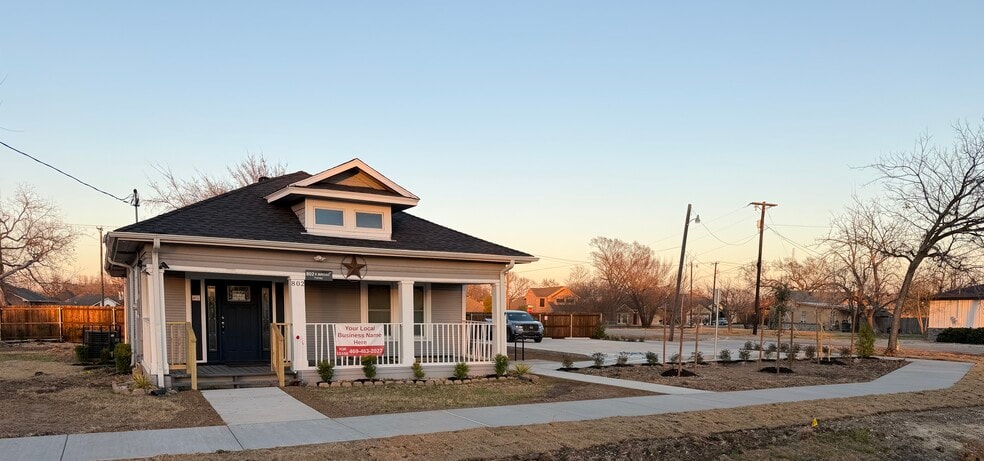 Primary Photo Of 802 E Broad St, Forney Office For Sale