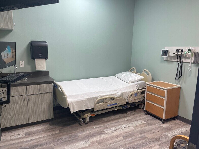 More Photos Of 1661 Eastchase Pkwy, Fort Worth Medical For Lease