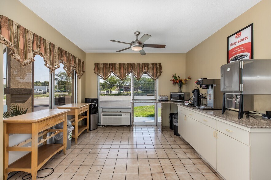 More Photos Of 178 SW Florida Gateway Dr, Lake City Hotel For Sale