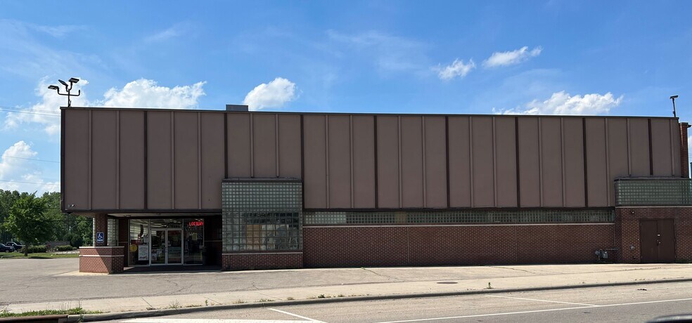 More Photos Of 881 E Dixie Dr, West Carrollton Light Distribution For Lease