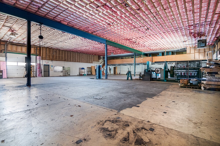 More Photos Of 102 Dean Knauss Dr, Narragansett Warehouse For Lease
