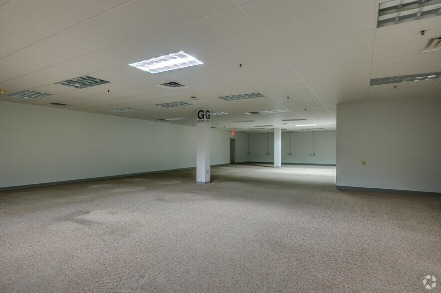 More Photos Of 700 Pilgrim Way, Green Bay Loft Creative Space For Lease