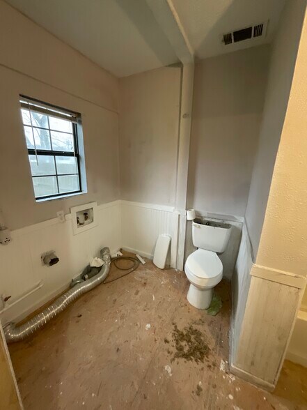 More Photos Of 609 Oak St, La Marque Warehouse For Sale