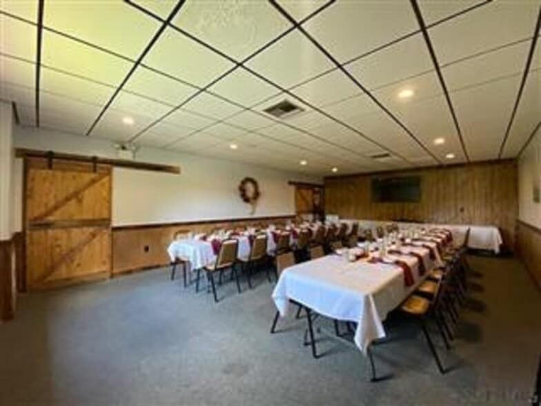 More Photos Of 1939 Forest Hills Dr, Elton Restaurant For Sale