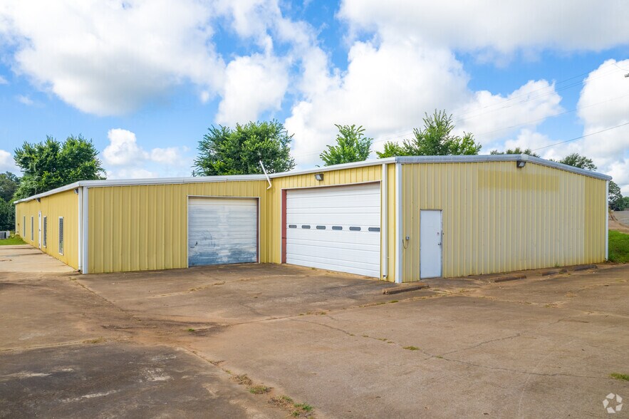 More Photos Of 2324 W Reagan St, Palestine Warehouse For Sale