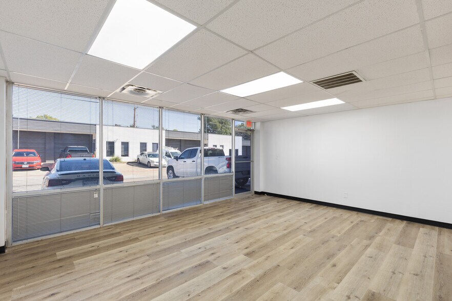 More Photos Of 15330 Lyndon B Johnson Fwy, Mesquite Unknown For Lease