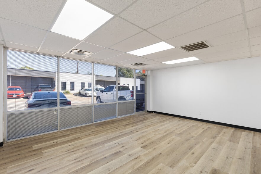 More Photos Of 15330 Lyndon B Johnson Fwy, Mesquite Unknown For Lease