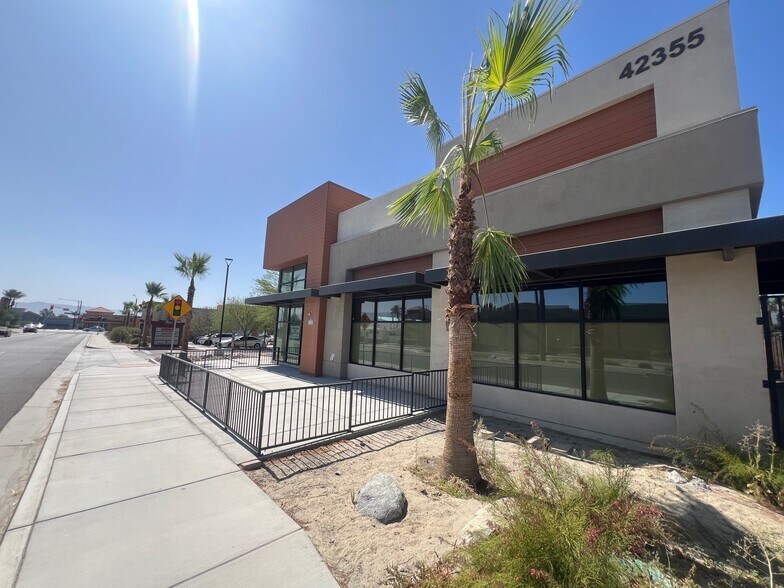 More Photos Of 42355 Washington St, Palm Desert General Retail For Lease