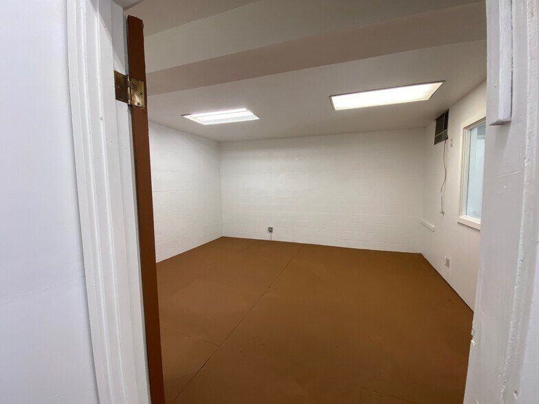 More Photos Of 804 Kopke St, Honolulu Industrial For Lease