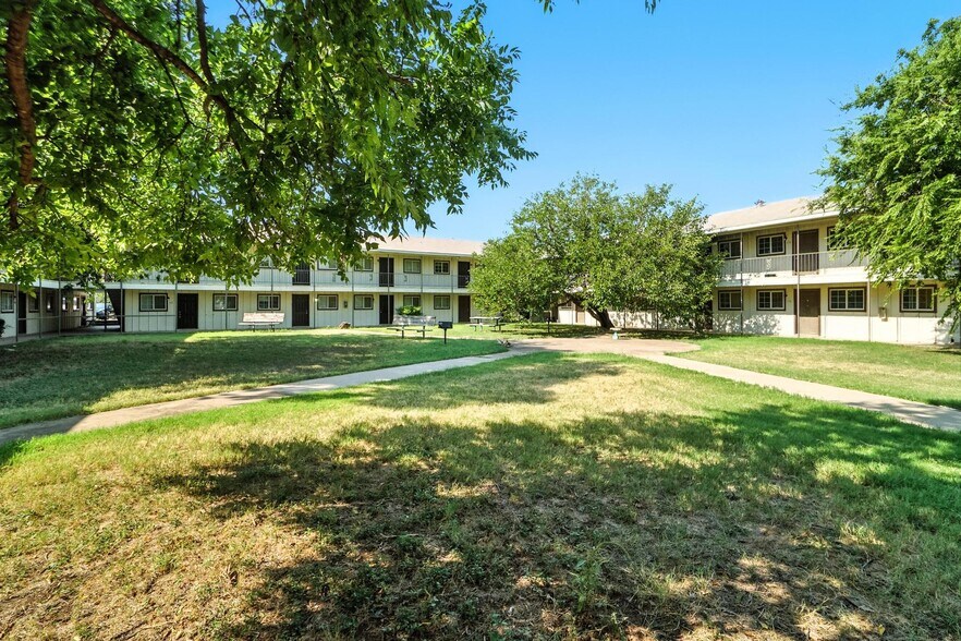 More Photos Of 1705 S 3rd St, Abilene Apartments For Sale