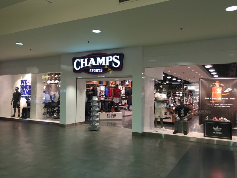 More Photos Of 32233 Gratiot Ave, Roseville Unknown For Lease