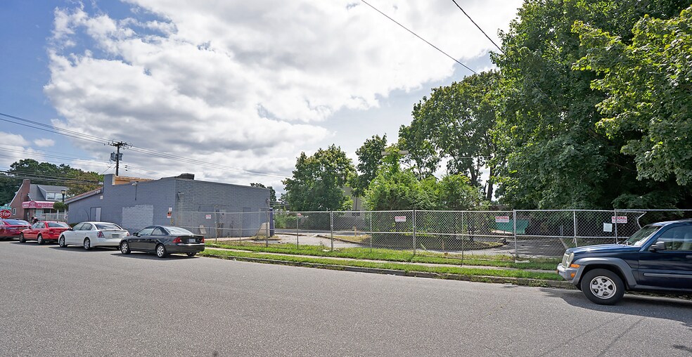More Photos Of 336 Larkfield Rd, East Northport Freestanding For Lease