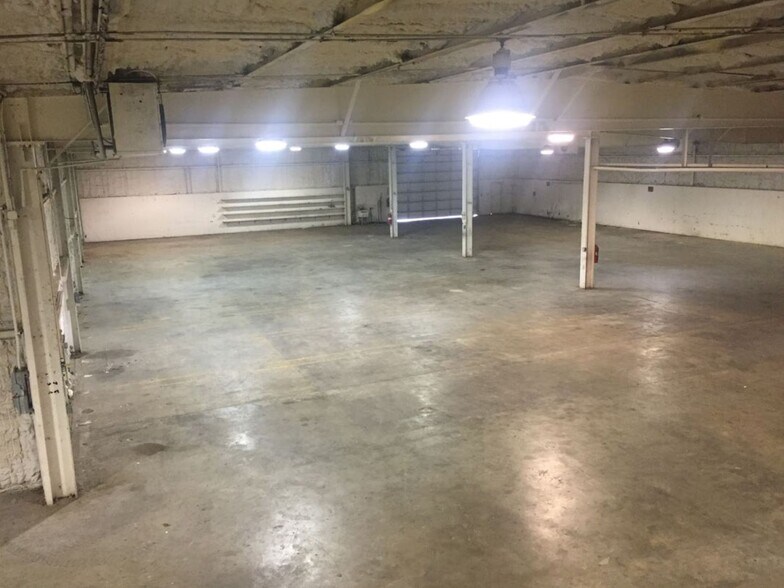 More Photos Of 3492 N US Highway 77, Giddings Warehouse For Lease