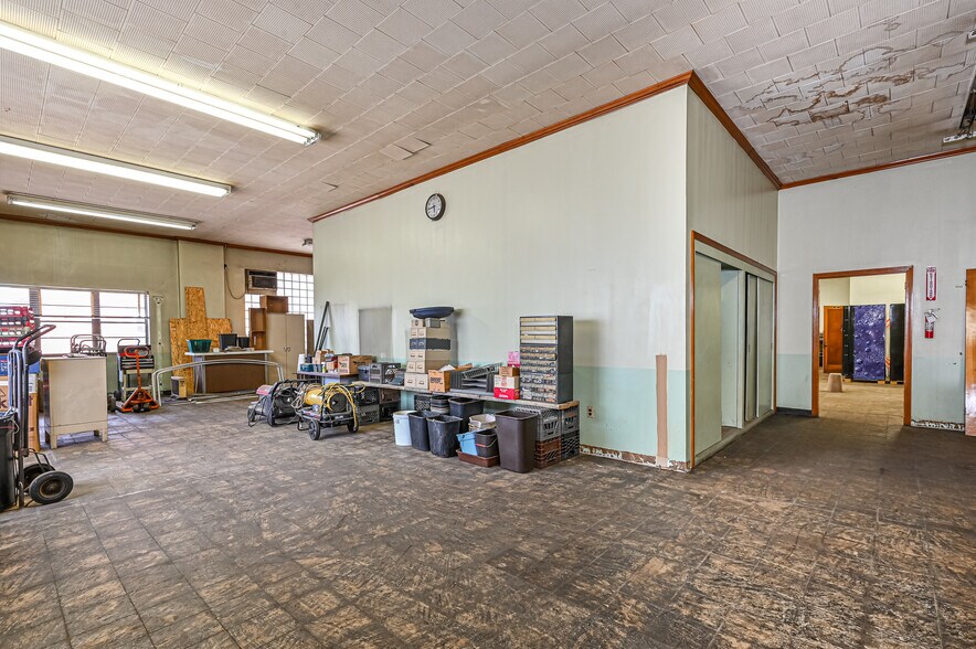 More Photos Of 242 Merchant St, Ambridge Warehouse For Sale