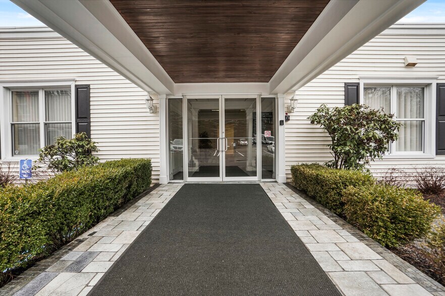 More Photos Of 320 Robinson Ave, Newburgh Medical For Lease