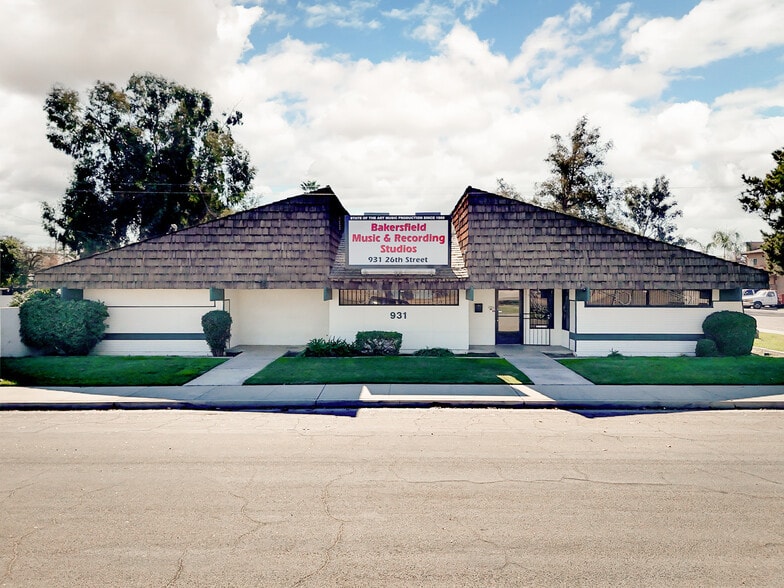 Primary Photo Of 931 26th St, Bakersfield Movie Radio TVStudio For Sale