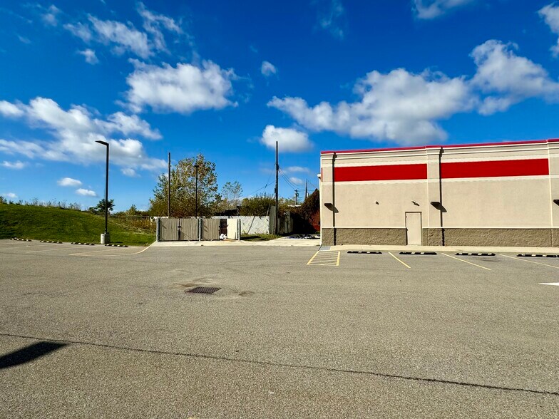 More Photos Of 1031 Clinton St, Buffalo Drugstore For Sale