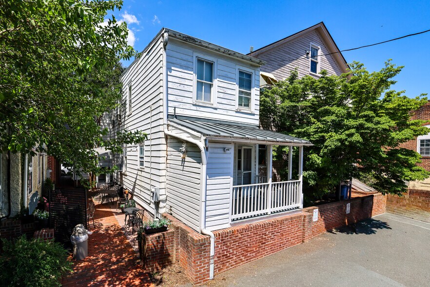 More Photos Of 3 E Market St, Leesburg Office For Sale