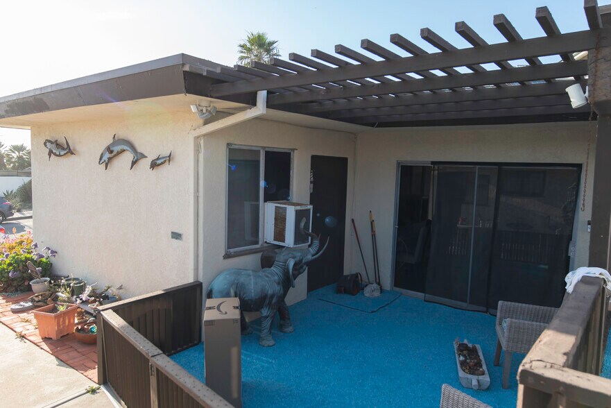 More Photos Of 4933 Ocean Blvd, San Diego Multifamily For Sale