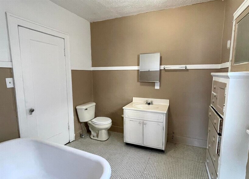 More Photos Of 919 W 3rd St, Peoria Apartments For Sale