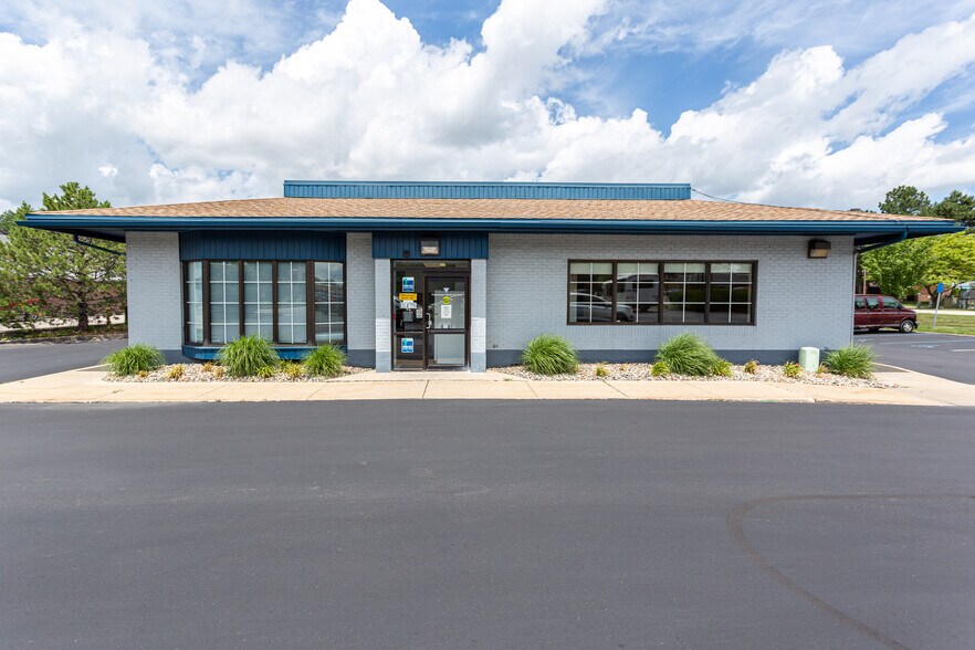 More Photos Of 1536 W Center Rd, Essexville Medical For Sale