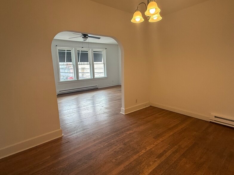 More Photos Of 33 N Washington St, Berkeley Springs Restaurant For Sale
