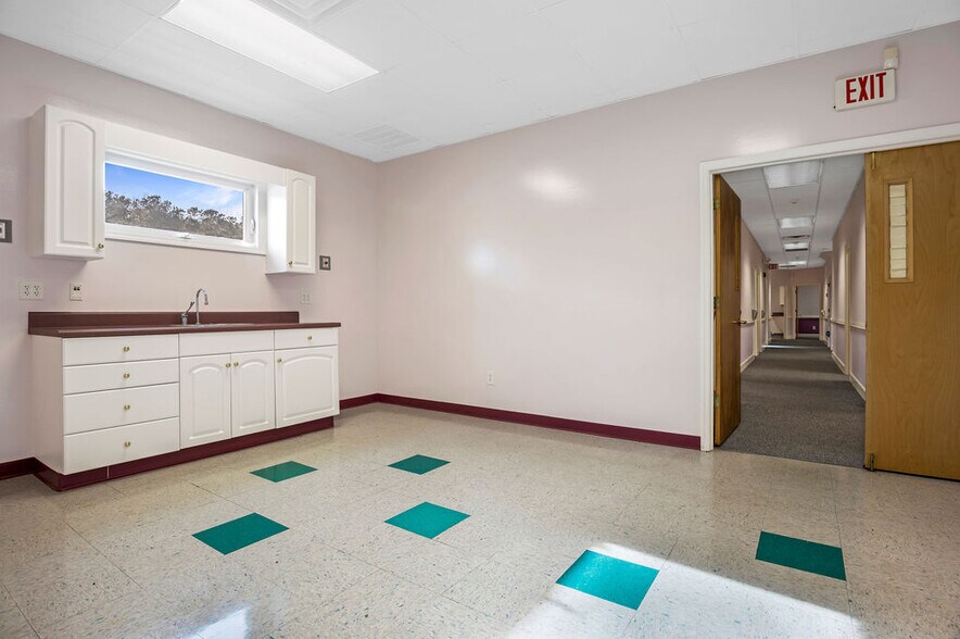 More Photos Of 43 Office Park Dr, Jacksonville Medical For Lease