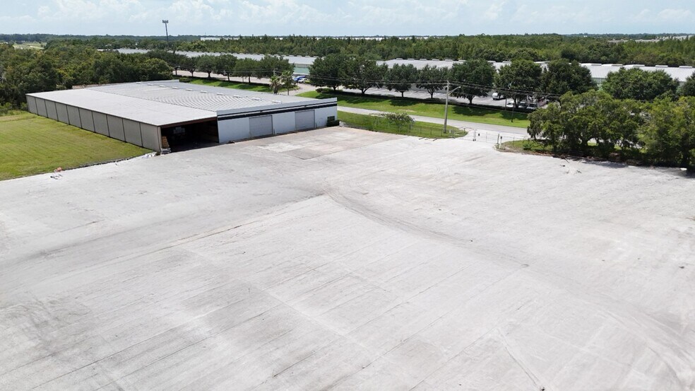More Photos Of 5050 Gateway Blvd, Lakeland Distribution For Lease