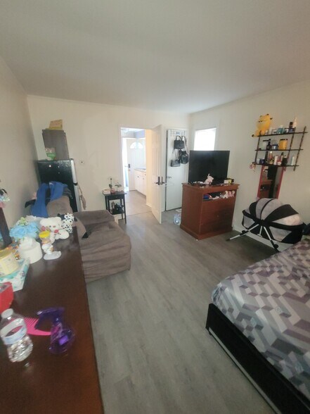 More Photos Of 1458 W 32nd St, Indianapolis Apartments For Sale