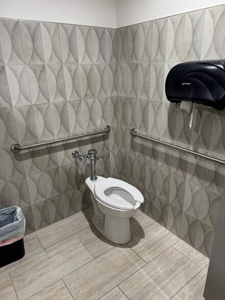 More Photos Of 1499 Forest Hill Blvd, West Palm Beach Medical For Lease