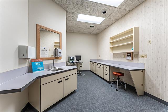 More Photos Of 34 SE Main St, Blackfoot Office For Sale