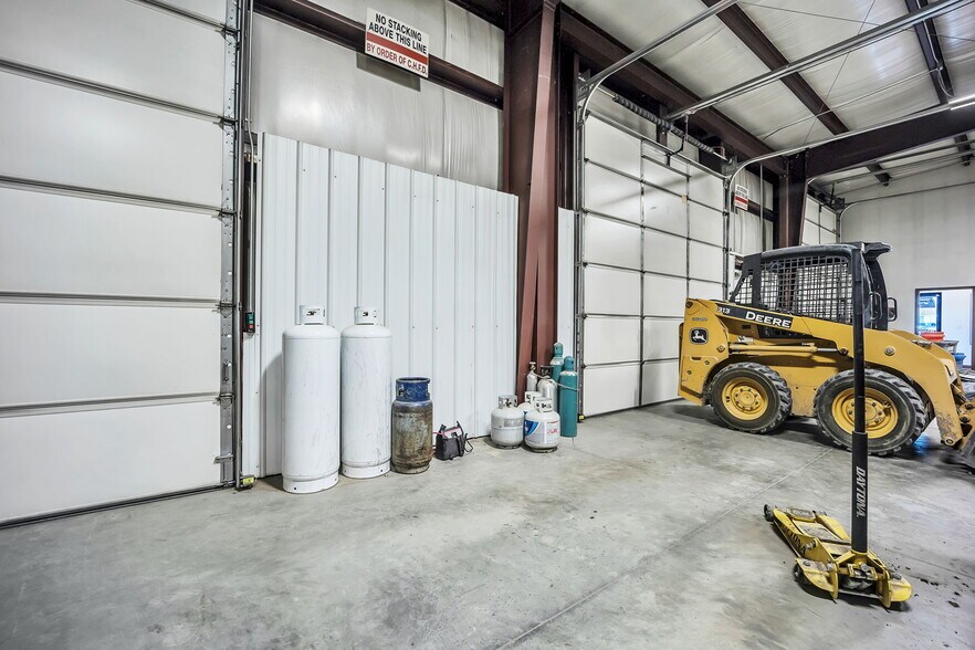 More Photos Of 7315 McClain Pt, Colorado Springs Warehouse For Sale