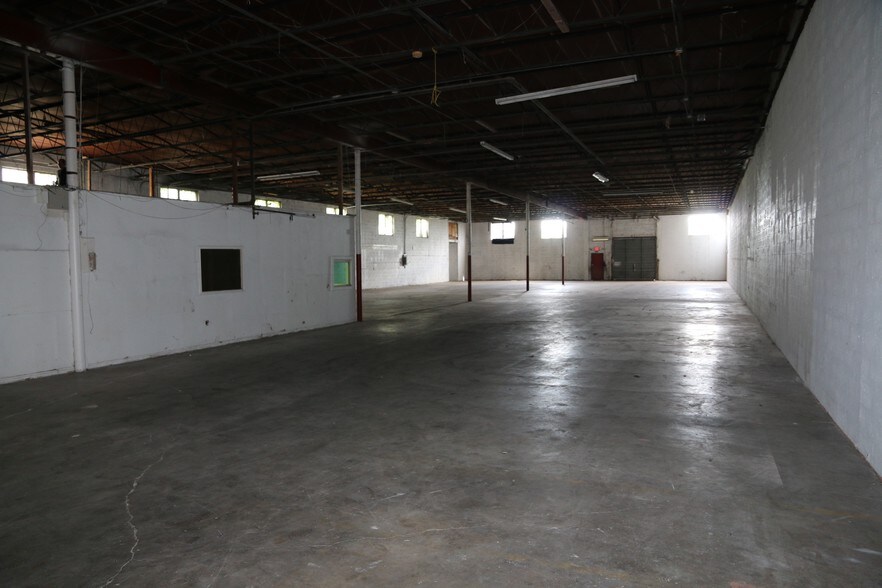 More Photos Of 3121-3171 E 11th Ave, Hialeah Warehouse For Lease