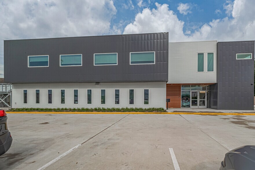More Photos Of 2535 North Fwy, Houston Office For Lease