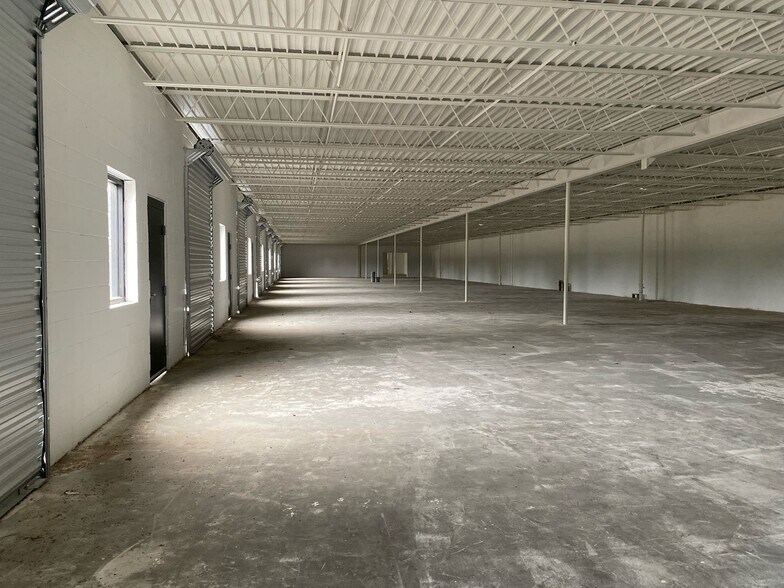 More Photos Of 501-507 E Rock Island Rd, Grand Prairie Industrial For Lease