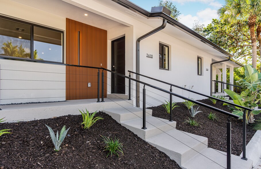 More Photos Of 2616 Lakeview Dr, Naples Apartments For Sale