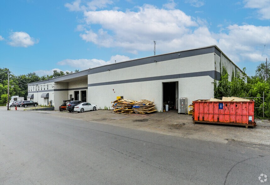 More Photos Of 125 Jackson Ave, Edison Warehouse For Lease