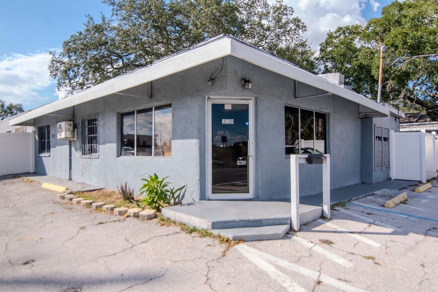 More Photos Of 308 E Waters Ave, Tampa Restaurant For Sale