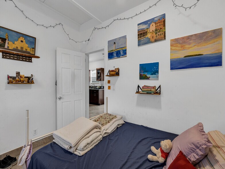 More Photos Of 1110 White St, Key West Restaurant For Sale