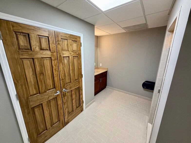 More Photos Of 2525B Lebanon Pike, Nashville Office For Lease
